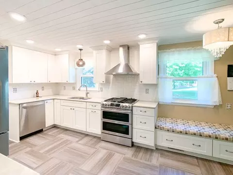 2110 Creglow Dr, Jackson, MI 49203 photo 4