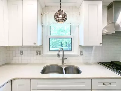 2110 Creglow Dr, Jackson, MI 49203 photo 3