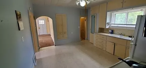915 Backus St, Jackson, MI 49202 photo 9