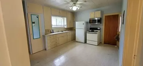 915 Backus St, Jackson, MI 49202 photo 8