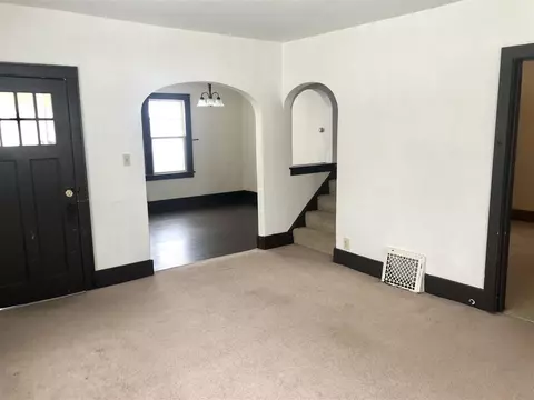 608 E Ganson, Jackson, MI 49201 photo 2