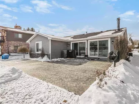 122 E Princess Dr, Brooklyn, MI 49230 photo 1