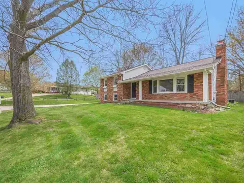 2000 Cascade Dr, Jackson, MI 49203 photo 3