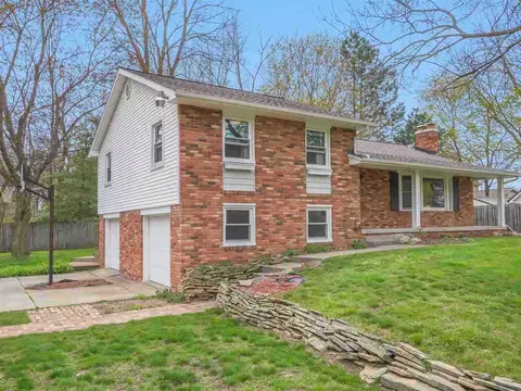 2000 Cascade Dr, Jackson, MI 49203 photo 2