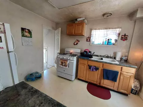 227 Wall, Jackson, MI 49203 photo 4