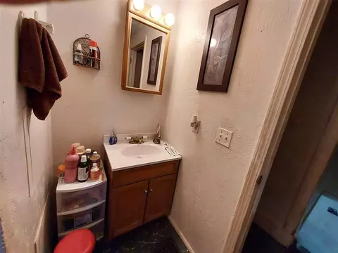 227 Wall, Jackson, MI 49203 photo 7