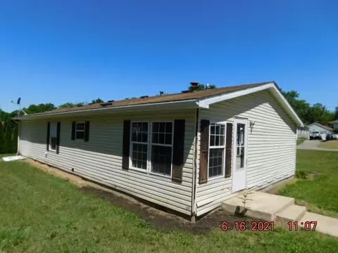 825 Eugene Ave, Jackson, MI 49203 photo 2