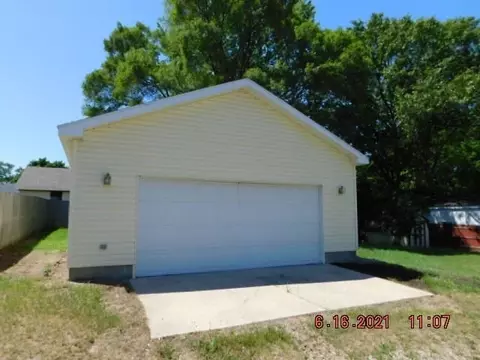 825 Eugene Ave, Jackson, MI 49203 photo 3