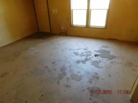 825 Eugene Ave, Jackson, MI 49203 photo 6