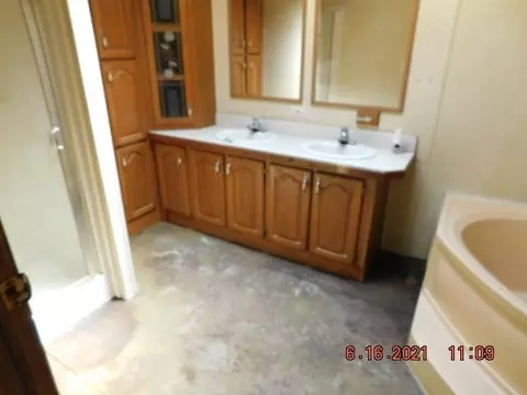 825 Eugene Ave, Jackson, MI 49203 photo 10