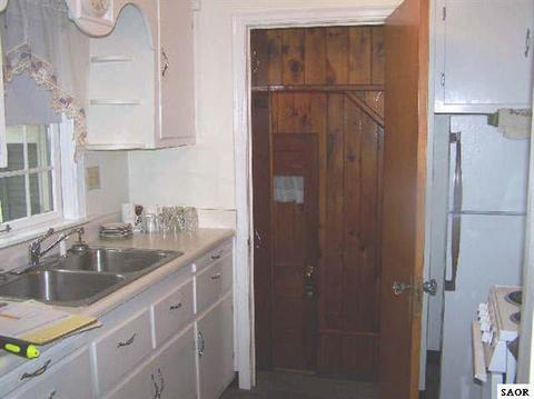 1010 E Oliver St, Owosso, MI 48867 photo 4