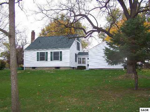 1010 E Oliver St, Owosso, MI 48867 photo 2