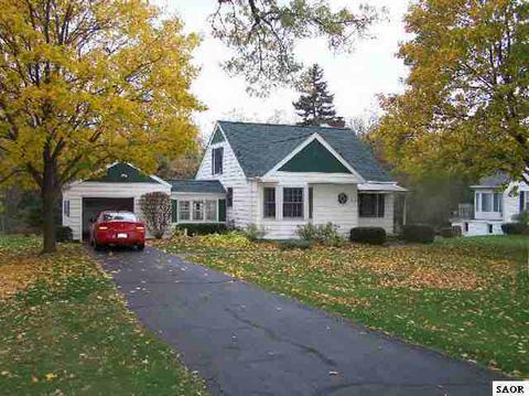 1010 E Oliver St, Owosso, MI 48867 photo 1