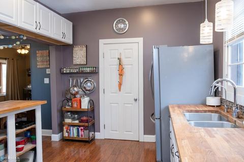 1102 E Oliver, Owosso, MI 48867 photo 4