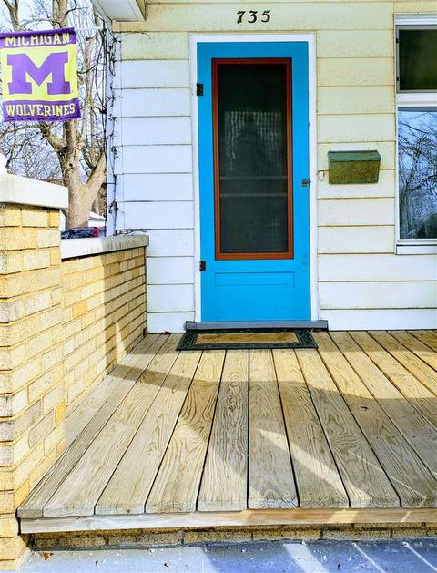 735 Thomson St, Flint, MI 48503 photo 2