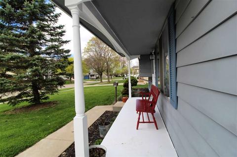 521 Autumn Dr, Flushing, MI 48433 photo 2