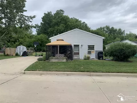 817 Harbor, Monroe, MI 48162 photo 1