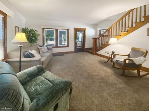 106 Jennett, Owosso, MI 48867 photo 3