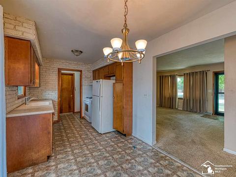 1120 Mccormick Dr, Monroe, MI 48162 photo 5