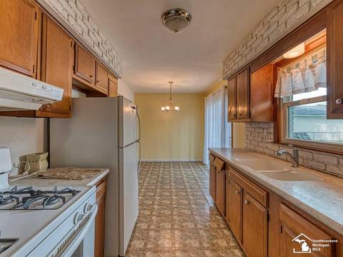 1120 Mccormick Dr, Monroe, MI 48162 photo 3