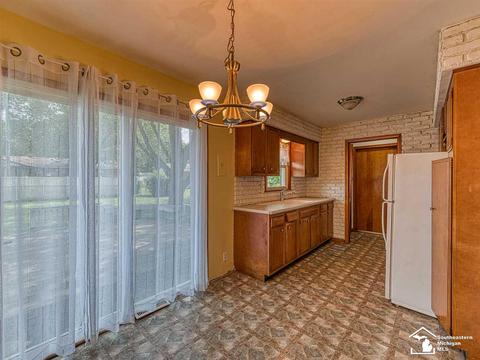 1120 Mccormick Dr, Monroe, MI 48162 photo 4