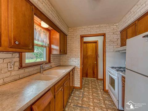1120 Mccormick Dr, Monroe, MI 48162 photo 6