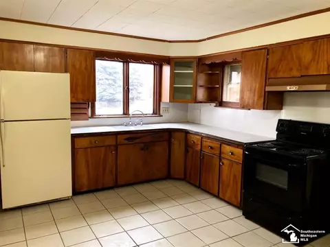 7 E Noble, Monroe, MI 48162 photo 3