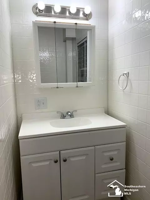 7 E Noble, Monroe, MI 48162 photo 9