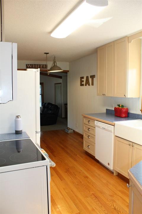 906 Coutant, Flushing, MI 48433 photo 6