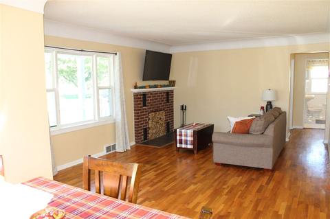 906 Coutant, Flushing, MI 48433 photo 4