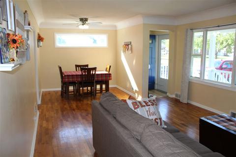 906 Coutant, Flushing, MI 48433 photo 3