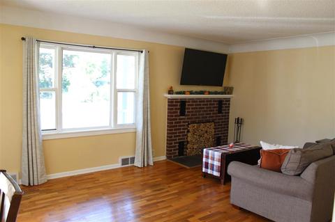 906 Coutant, Flushing, MI 48433 photo 2