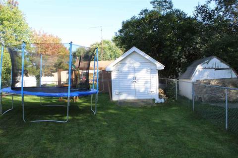 906 Coutant, Flushing, MI 48433 photo 26