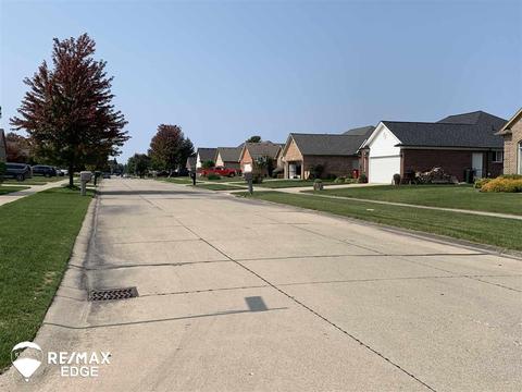 48372 Lafayette Dr, Macomb, MI 48044 photo 46