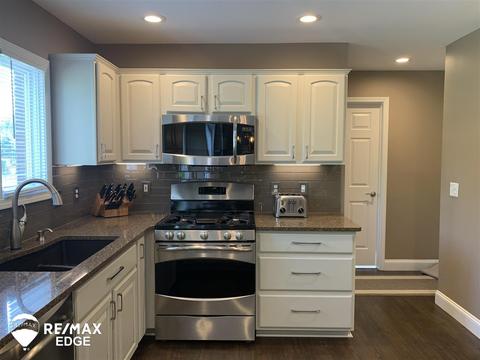 48372 Lafayette Dr, Macomb, MI 48044 photo 4