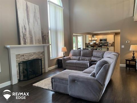 48372 Lafayette Dr, Macomb, MI 48044 photo 11