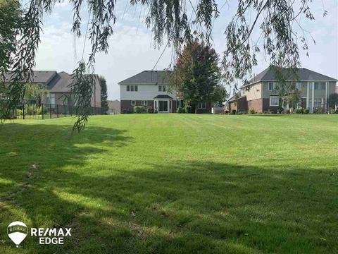 48372 Lafayette Dr, Macomb, MI 48044 photo 39