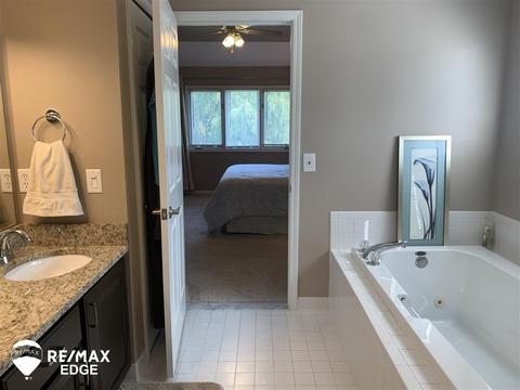 48372 Lafayette Dr, Macomb, MI 48044 photo 35
