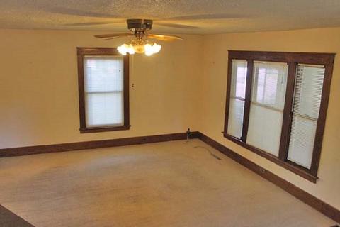 646 E Main St, Owosso, MI 48867 photo 8