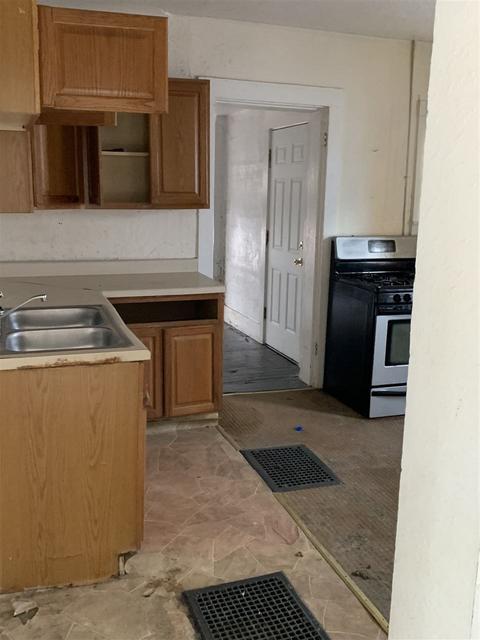 706 Avon, Flint, MI 48503 photo 4