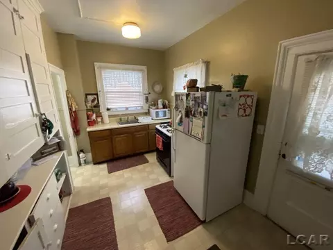 141 E Maple, Adrian, MI 49221 photo 12