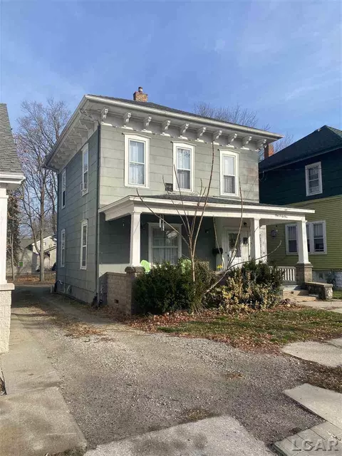 141 E Maple, Adrian, MI 49221 photo 2