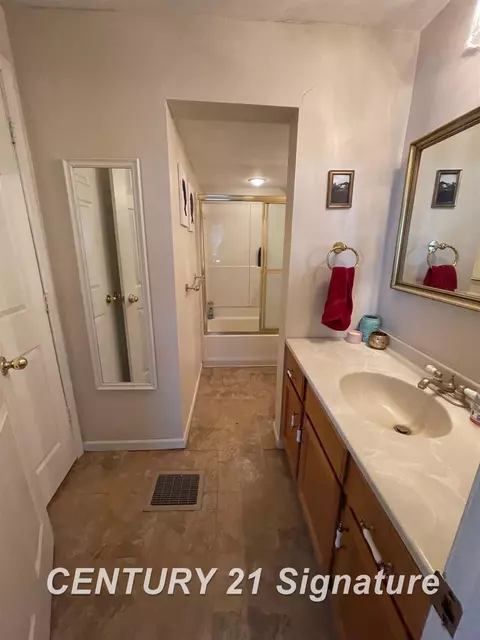 306 E Maple, Holly, MI 48442 photo 28