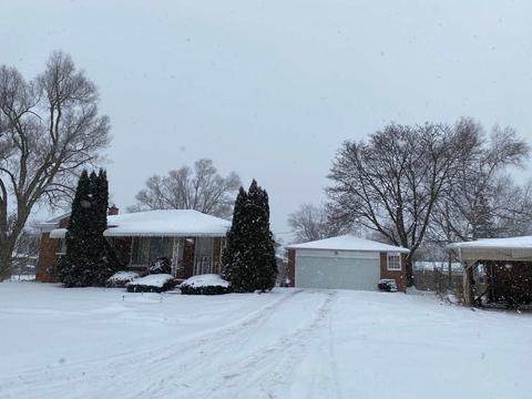 5601 Griggs Dr, Flint, MI 48504 photo 2
