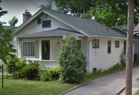 121 E Baker St, Flint, MI 48505 photo 1