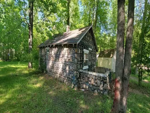 249 Spruce, Gladwin, MI 48624 photo 2