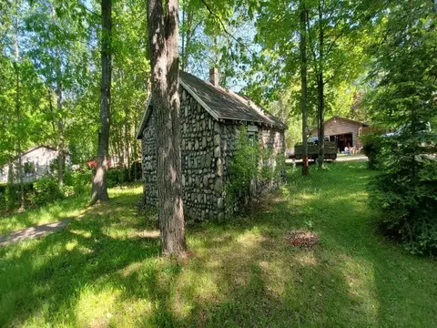 249 Spruce, Gladwin, MI 48624 photo 10