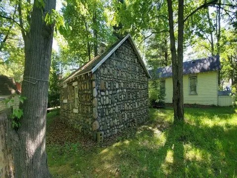 249 Spruce, Gladwin, MI 48624 photo 4