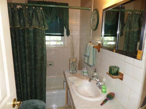 1089 Corydon St, Mount Morris, MI 48458 photo 4