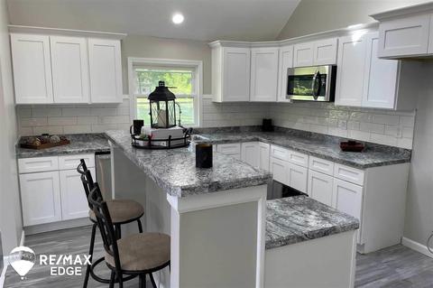 9498 Hubbard Rd, Davison, MI 48423 photo 2